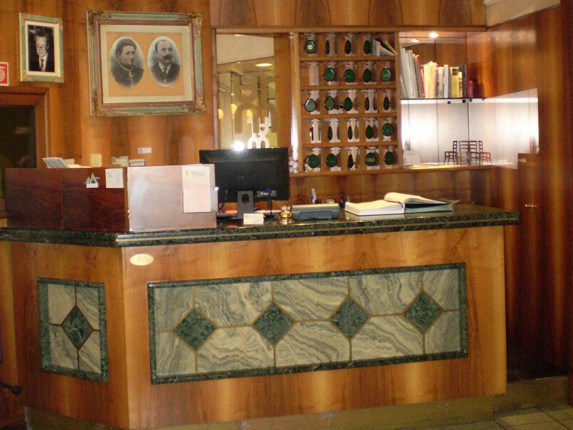 Albergo Moderno Ловере Экстерьер фото