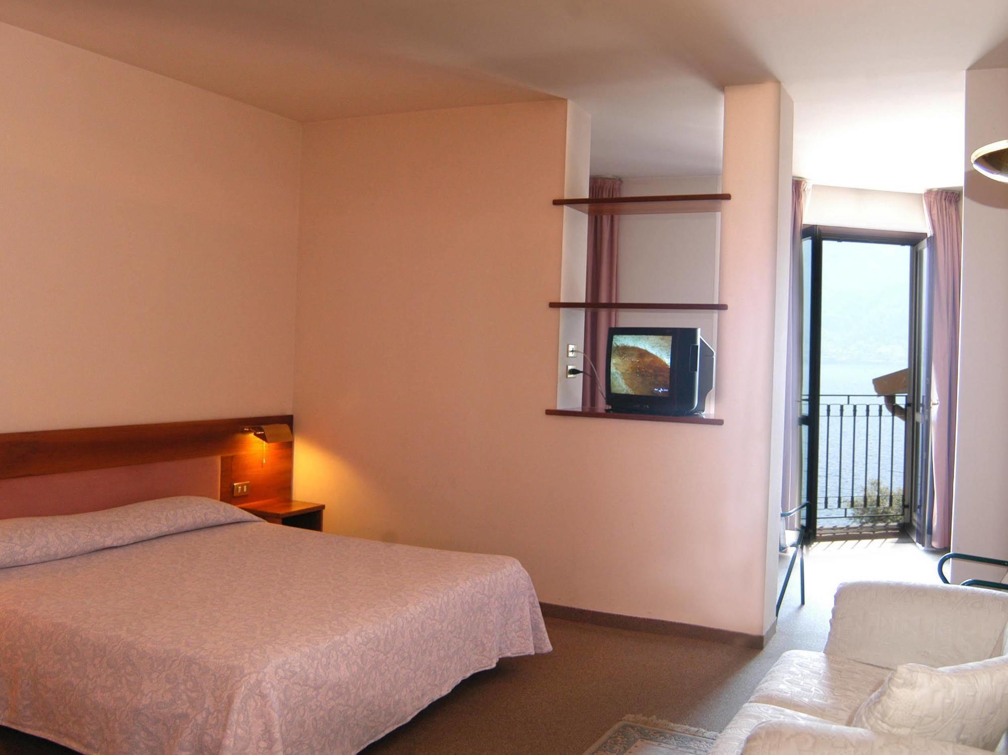Albergo Moderno Ловере Экстерьер фото