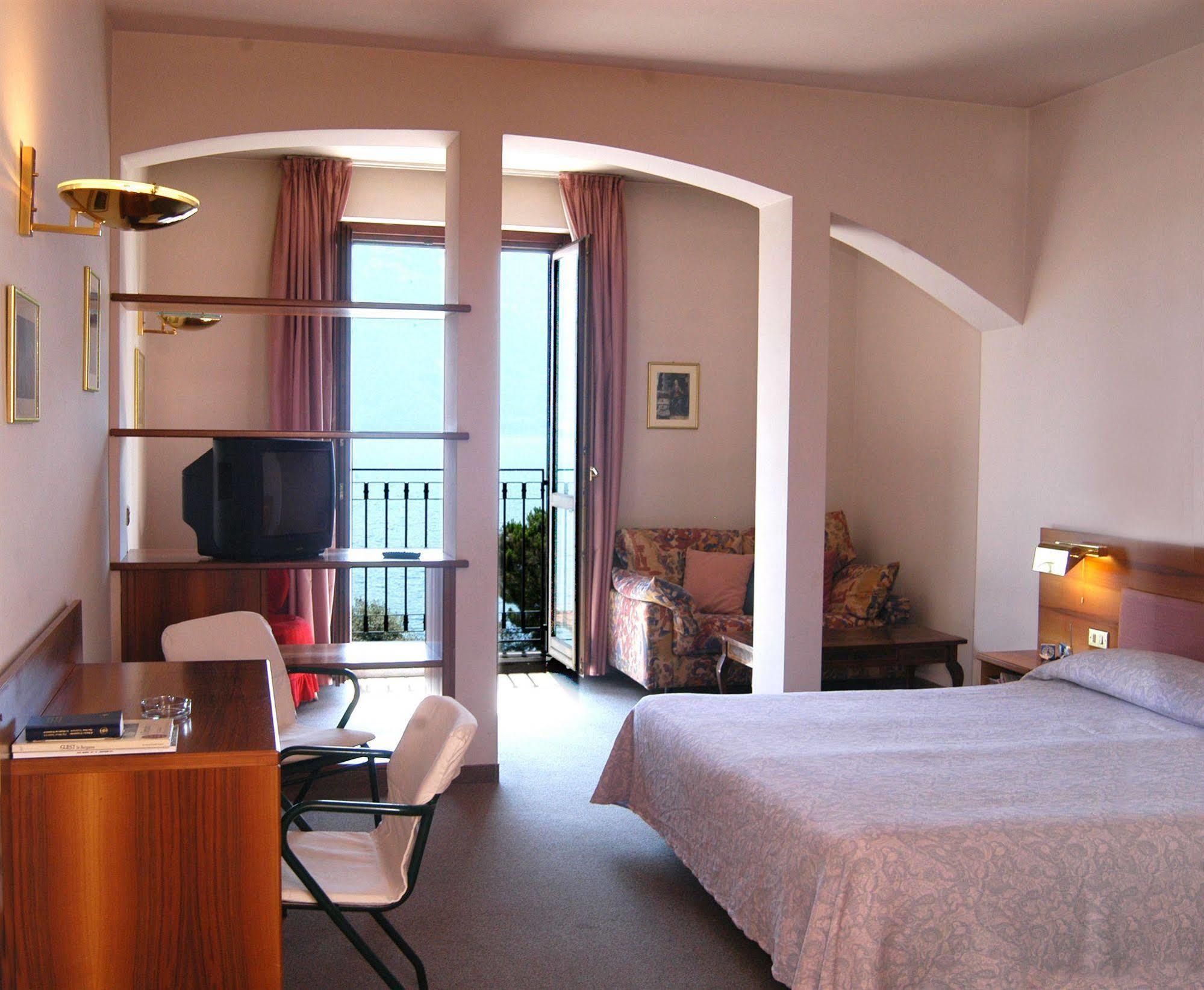 Albergo Moderno Ловере Экстерьер фото