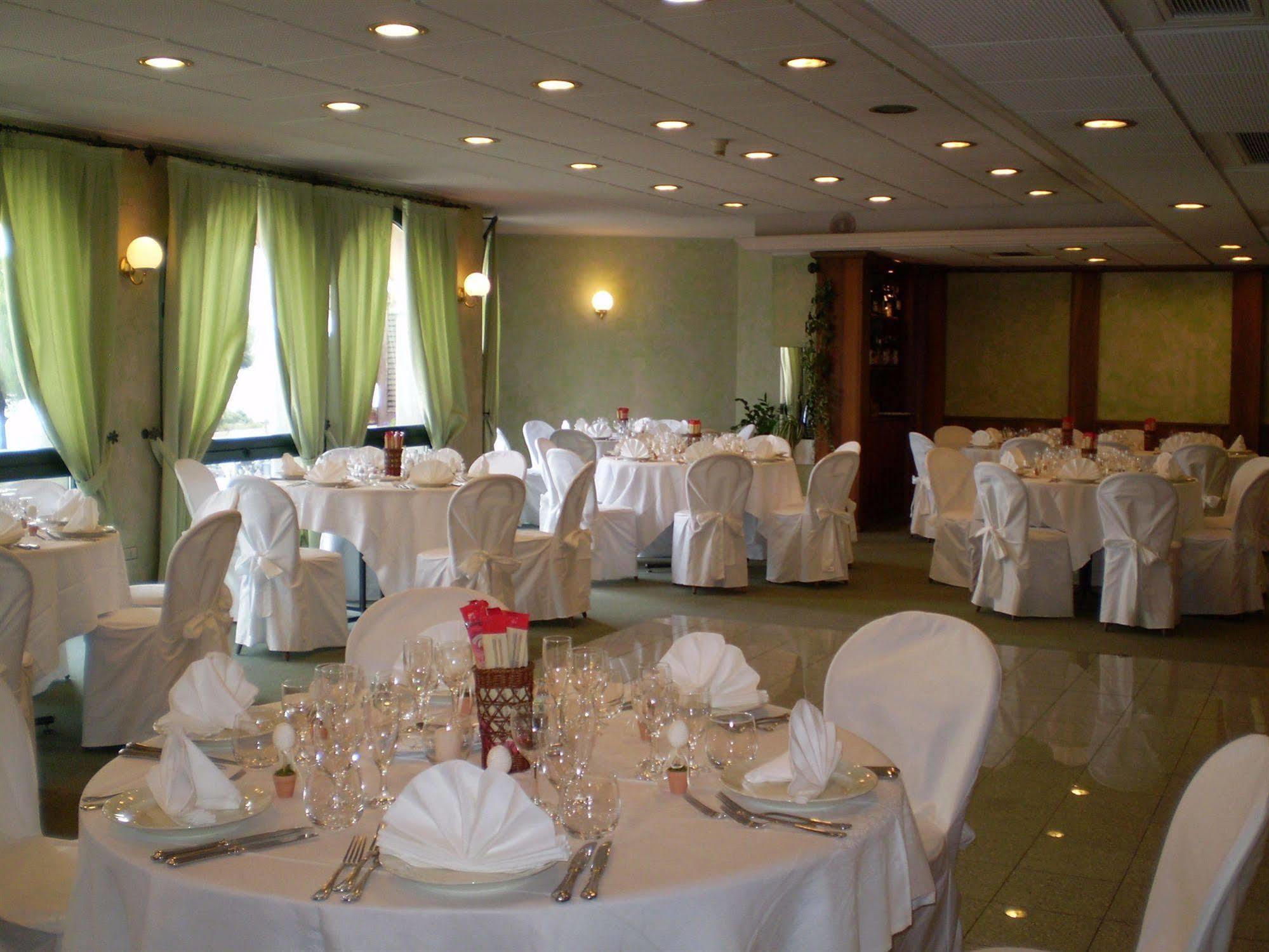 Albergo Moderno Ловере Экстерьер фото